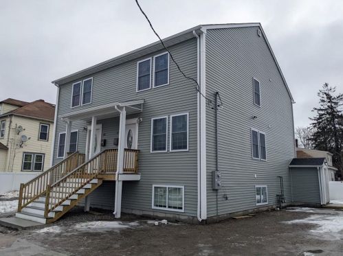 20 Klondike St, Providence, RI 02909-5517