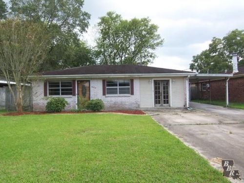 503 Holiday Dr, Houma, LA 70364-2649