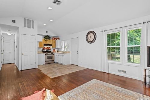 11 Lincoln Ave, Wheatley Heights NY  11798-4201 exterior