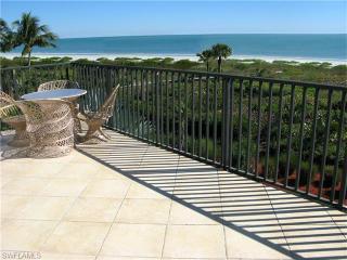 1801 Olde Middle Gulf Dr, Sanibel FL  33957-6328 exterior