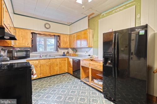 137 East St, Spring Grove PA  17362-1215 exterior