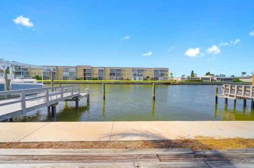 192 Boca Ciega Pt Blvd, Saint Petersburg FL  33708-2738 exterior