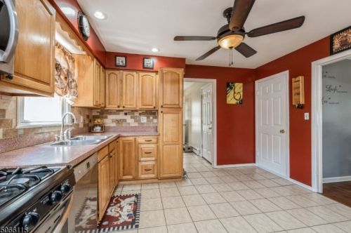 148 Galloping Hill Rd, Roselle Park NJ  07204-2427 exterior