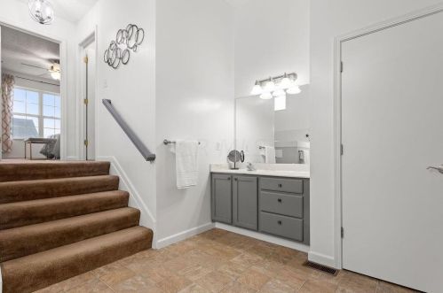 2831 Crosshurst Ct, Darbydale OH  43123-8087 exterior
