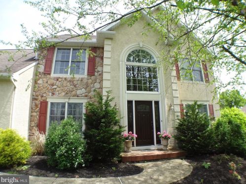 6449 Eichler Cir, Coopersburg, PA 18036-1383