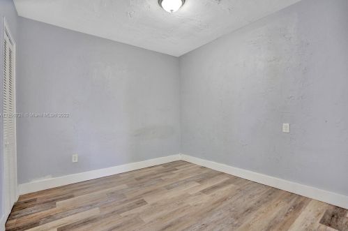 912 32nd St, Hialeah FL  33012-5040 exterior