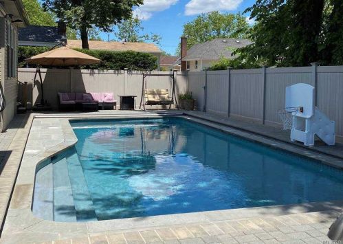 563 Linda Ln, Woodsburgh NY  11598-1524 exterior