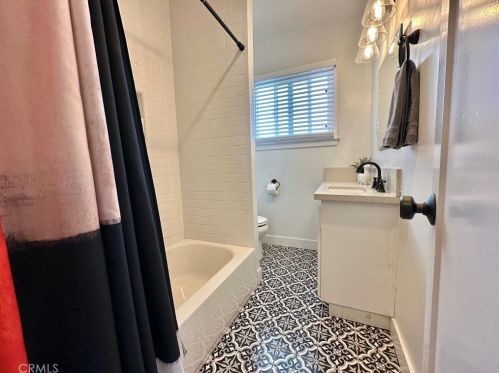 757 Redondo Ave, Long Beach CA  90804-5140 exterior