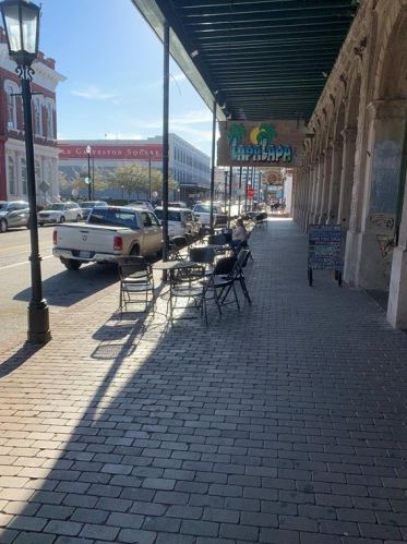 2116 Strand St, Galveston, TX 77550-1865
