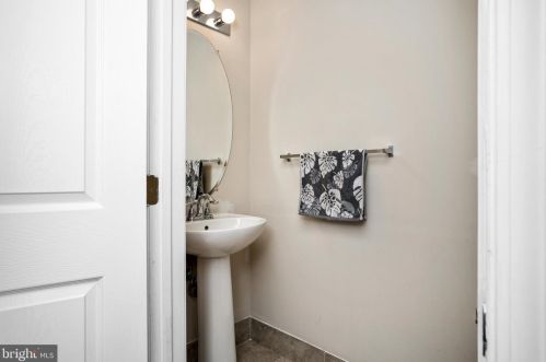 301 Belford Dr, Princeton NJ  08540-9000 exterior