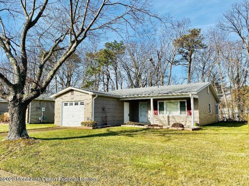 127 Courtshire Dr, Bricktown, NJ 08723-7139