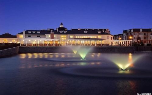 453 Pacing Way, Westbury NY  11590-6669 exterior