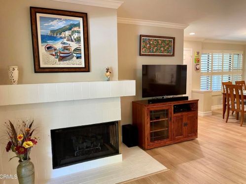 2043 Majorca Dr, Oxnard CA exterior