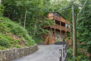 1441 Baden Dr, Gatlinburg, TN 37738-3811