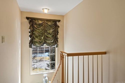 1 Doral Grn Dr, Rye Brook NY  10573-5405 exterior