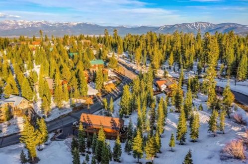 15092 Ski Slope Way, Truckee CA  96161-7013 exterior