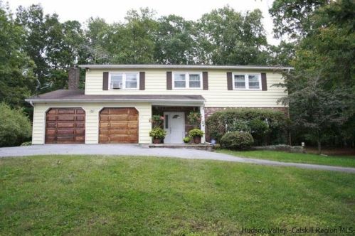 30 Emperor Ln, Montgomery, NY 12549-1920