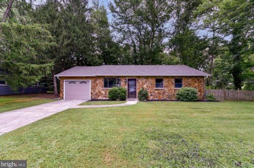 5 Holly Ct, Blenheim NJ  08012-5303 exterior