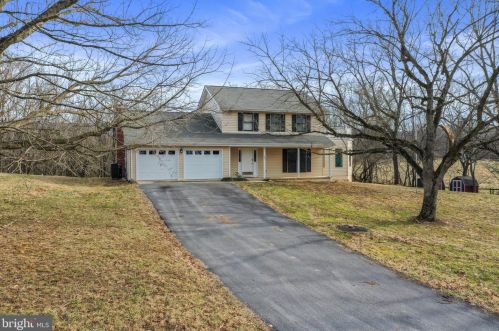 166 Hyde Park Ln, Charles Town WV  25414-4545 exterior