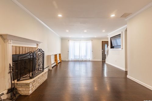 143 Sherbrooke Rd, North Lindenhurst NY  11757-1646 exterior