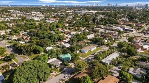 1401 3rd Ave, Dania Beach FL  33004-4214 exterior