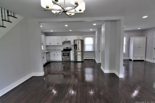 579 Cooke St, Waterbury CT  06710-1424 exterior