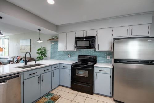 1073 Marsh Court Ln, Mount Pleasant SC  29464-3356 exterior