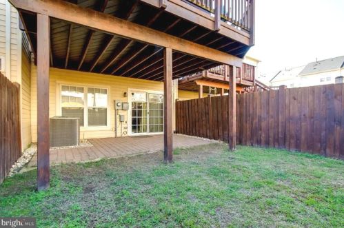 9283 Alvyn Lake Cir, Bristow VA  20136-6149 exterior