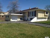 120 Elaine Dr, Rockville Centre, NY 11572-5709