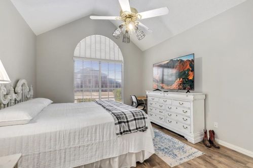 225 Waterford Oaks Dr, Cedar Hill TX 75104-2324 exterior