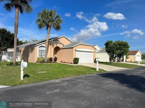 6 Bentwater Cir, Boynton Beach, FL 33426-7602