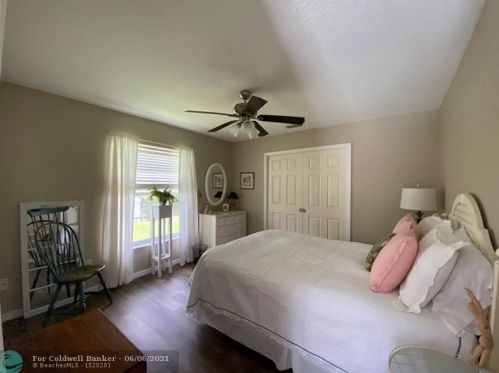 3843 9th Ln, Vero Beach FL  32960-6122 exterior