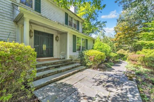 46 White Fall Ln, New Canaan, CT 06840-2039