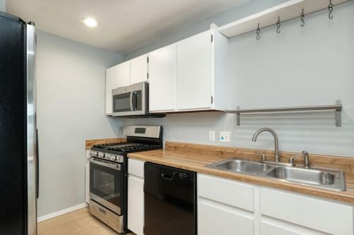 12325 Emery Oaks Rd, Austin TX  78758-2452 exterior