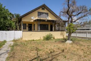 208 10th St, Hanford CA  93230-3944 exterior