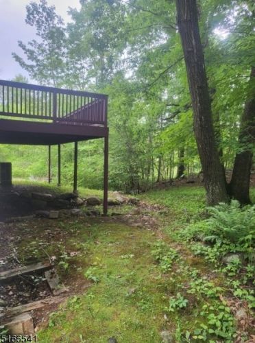 18 Berry Ln, West Milford NJ  07480-3632 exterior