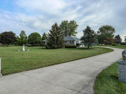 6850 Castlewood Dr, Carroll OH  43112-9786 exterior