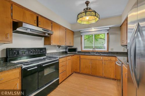 720 17th St, Saint Cloud, MN 56304-2122
