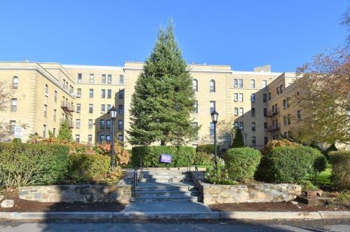 43 Calton Rd, New Rochelle NY  10804-4039 exterior