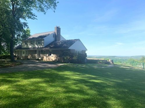 1066 Old Forbes Rd, Ligonier, PA 15658-2516