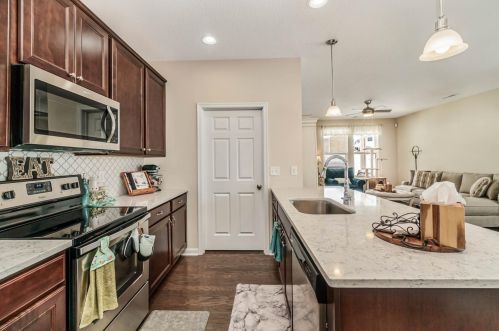 105 Woodside Park Dr, Amelia OH  45102-8711 exterior