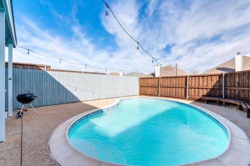 5600 Worley Dr, Frisco TX  75056-3850 exterior