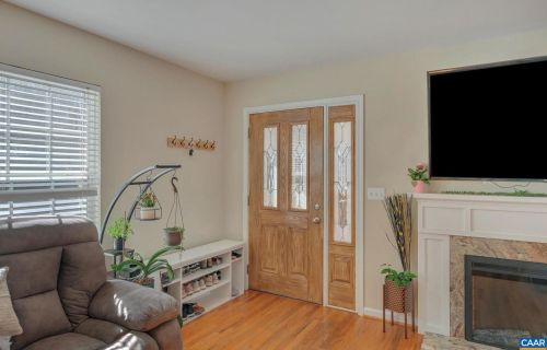 25 Overlook Cir, Bybee, VA 22963-3345