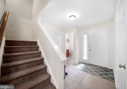 110 Village Ln, Chadds Ford, PA 19317-9327