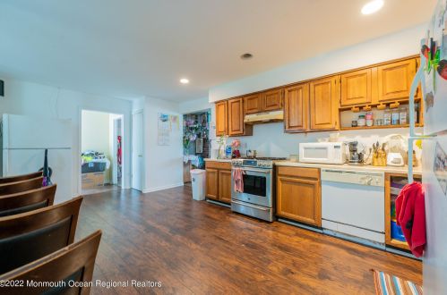 21 Pne Tree Dr, Berkeley Township NJ  08721-1711 exterior