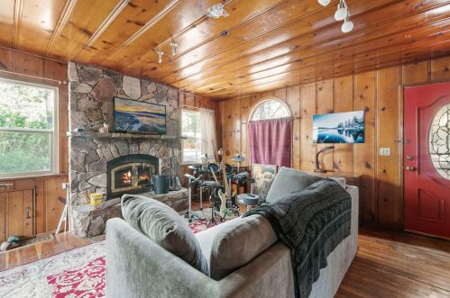 401 Sherwood Blvd, Big Bear City CA  92314-9659 exterior