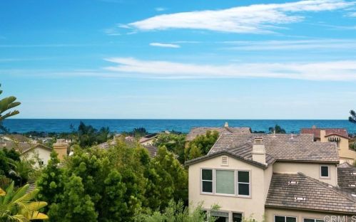 7069 Crystalline Dr, Carlsbad CA  92011-3968 exterior
