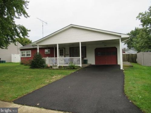 806 Dunbury Rd, Fairless Hills, PA 19030-2512