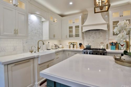 1135 Center St, Redlands CA  92373-6737 exterior