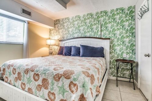 2511 Bernardo De Galvez Ave, Galveston TX 77550 exterior